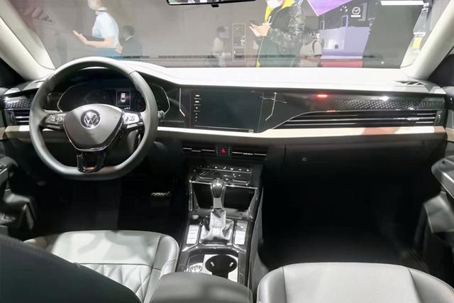 又加长了?2021上海车展实拍新款帕萨特phev