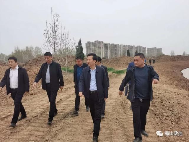 邯郸市邯山区副区长刘伟现场督导滏阳河(邯山区段)生态修复工作
