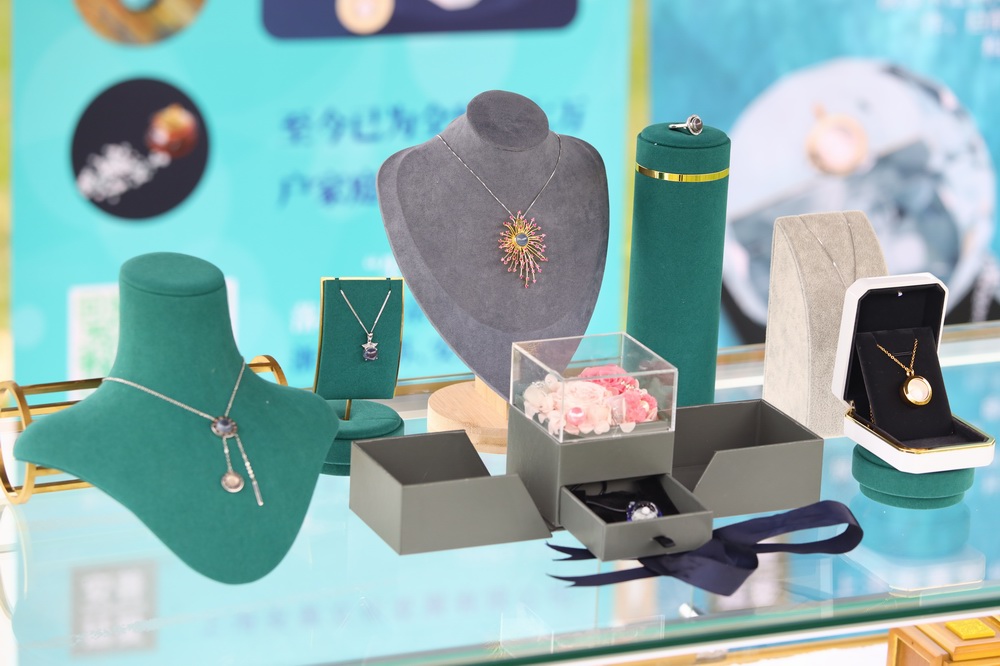 上海一墓园建藏晶苑,42平方米可安放8400个生命晶石休闲区蓝鸢梦想 - Www.slyday.coM 上海一墓园建藏晶苑,42平方米可安放8400个生命晶石休闲区蓝鸢梦想 - Www.slyday.coM