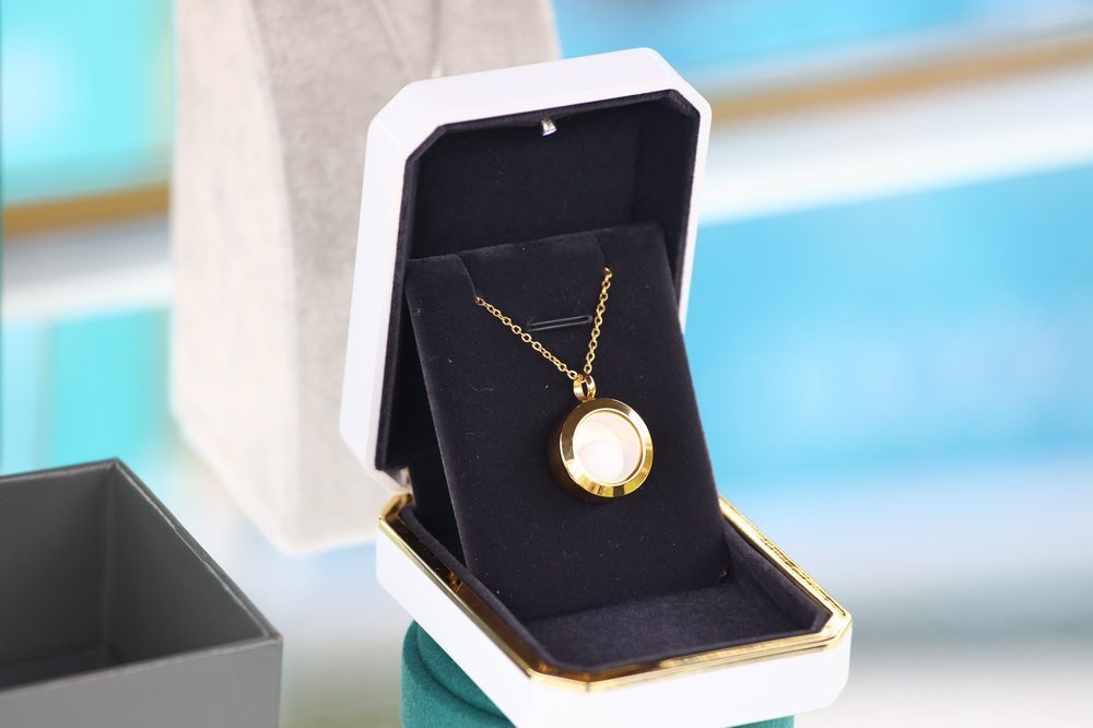 上海一墓园建藏晶苑,42平方米可安放8400个生命晶石休闲区蓝鸢梦想 - Www.slyday.coM 上海一墓园建藏晶苑,42平方米可安放8400个生命晶石休闲区蓝鸢梦想 - Www.slyday.coM