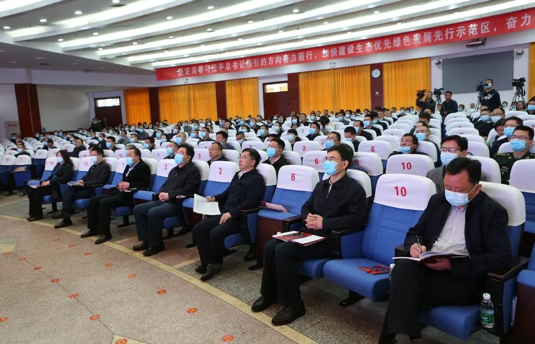 “就算我们穷十年苦十年,也要让下辈人过上好日子”