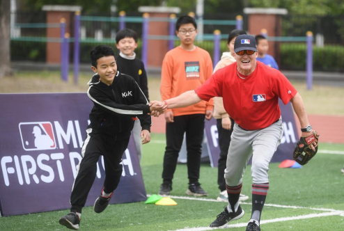 让更多孩子喜欢上它!MLB First Pitch棒球公益课扬州“开球”