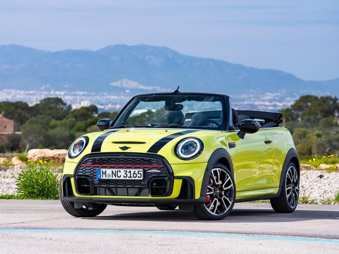MINI JCW敞篷版官图发布！中置双出排气，搭黑色外观配件