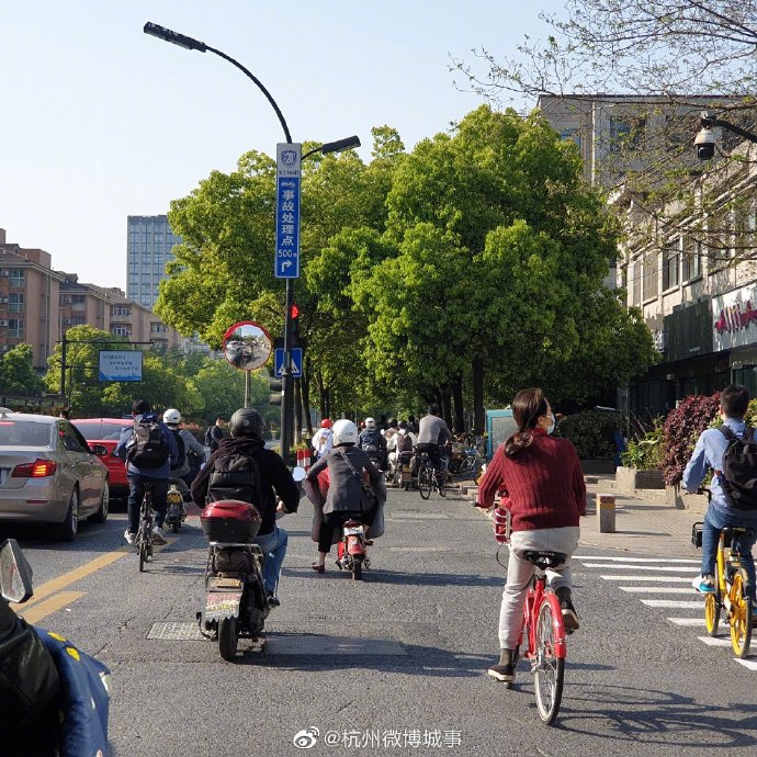 杭州一红绿灯被柱子遮挡车主频“中招”,交警:已调整