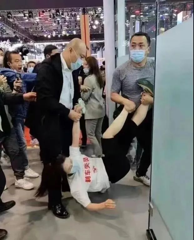 “不妥协”言犹在耳,特斯拉深夜道歉休闲区蓝鸢梦想 - Www.slyday.coM “不妥协”言犹在耳,特斯拉深夜道歉休闲区蓝鸢梦想 - Www.slyday.coM