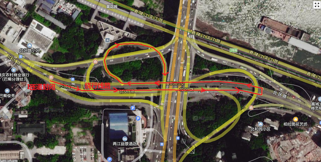 I匝道全封闭施工卫星图示，图中红色表示绕行线路 图：重庆交巡警