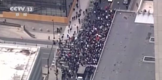 弗洛伊德案宣判次日 美国又一非裔男子遭警方暴力执法致死休闲区蓝鸢梦想 - Www.slyday.coM 弗洛伊德案宣判次日 美国又一非裔男子遭警方暴力执法致死休闲区蓝鸢梦想 - Www.slyday.coM