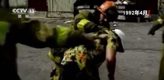 弗洛伊德案宣判次日 美国又一非裔男子遭警方暴力执法致死休闲区蓝鸢梦想 - Www.slyday.coM 弗洛伊德案宣判次日 美国又一非裔男子遭警方暴力执法致死休闲区蓝鸢梦想 - Www.slyday.coM