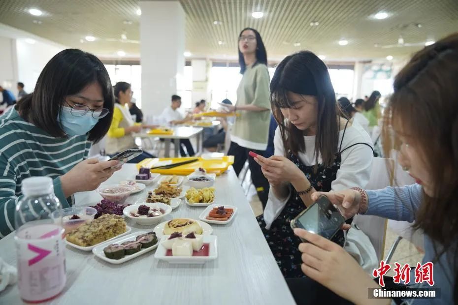 【关注】云南大学“玫瑰宴”馋哭全国!别羡慕,点击解锁“吃花”菜单→