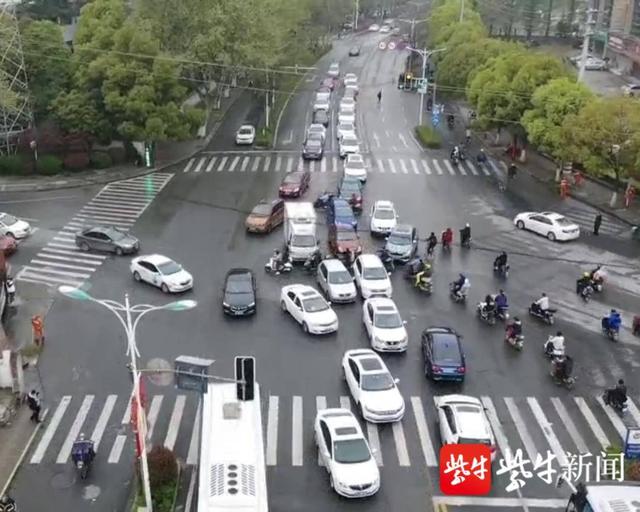 图为改造前的路口图为改造前的路口南京江北大道葛关路路口至扬村一路