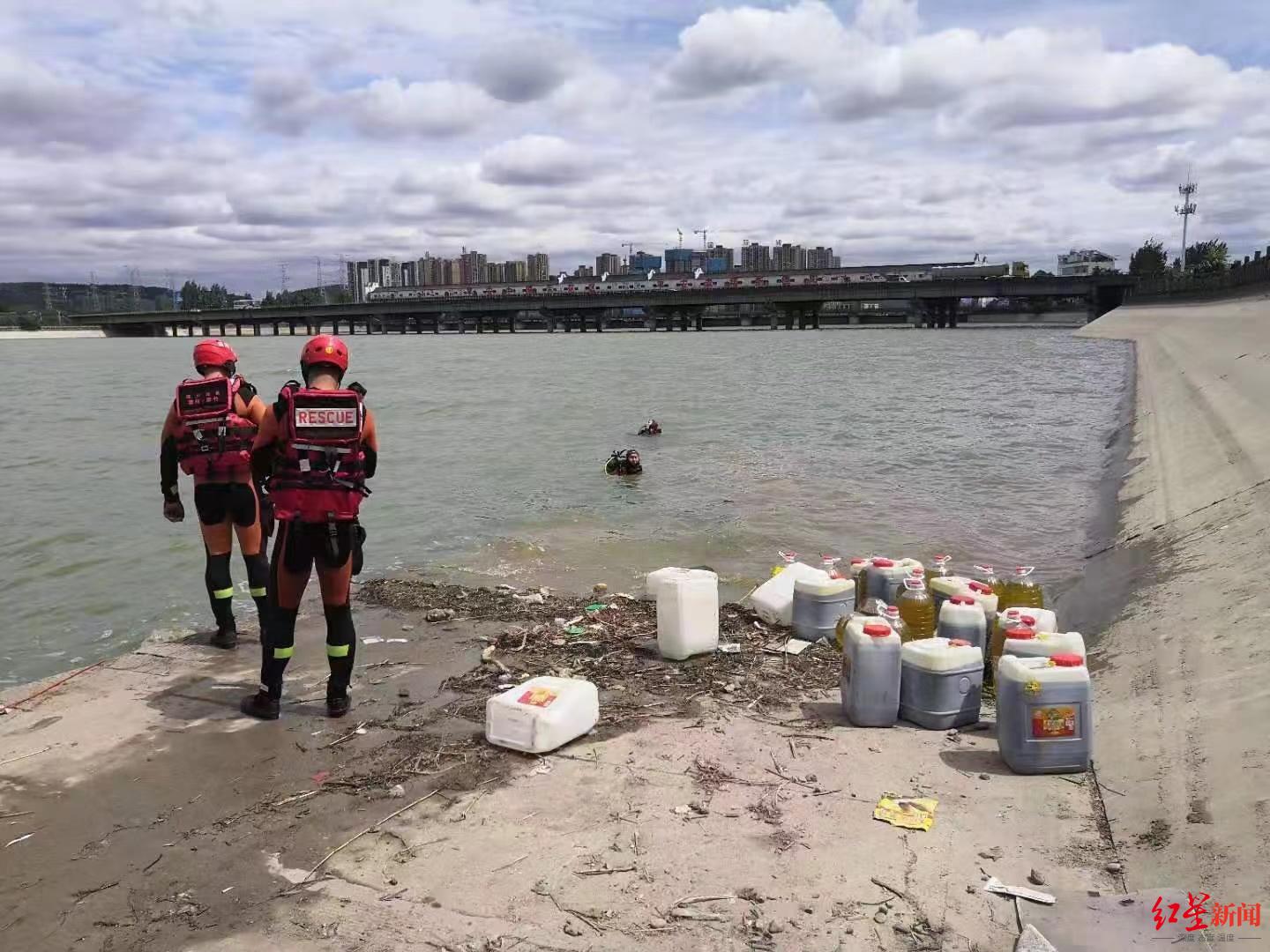 四川德阳一面包车疑似到湖边洗车冲入水中,驾驶员落水身亡休闲区蓝鸢梦想 - Www.slyday.coM 四川德阳一面包车疑似到湖边洗车冲入水中,驾驶员落水身亡休闲区蓝鸢梦想 - Www.slyday.coM