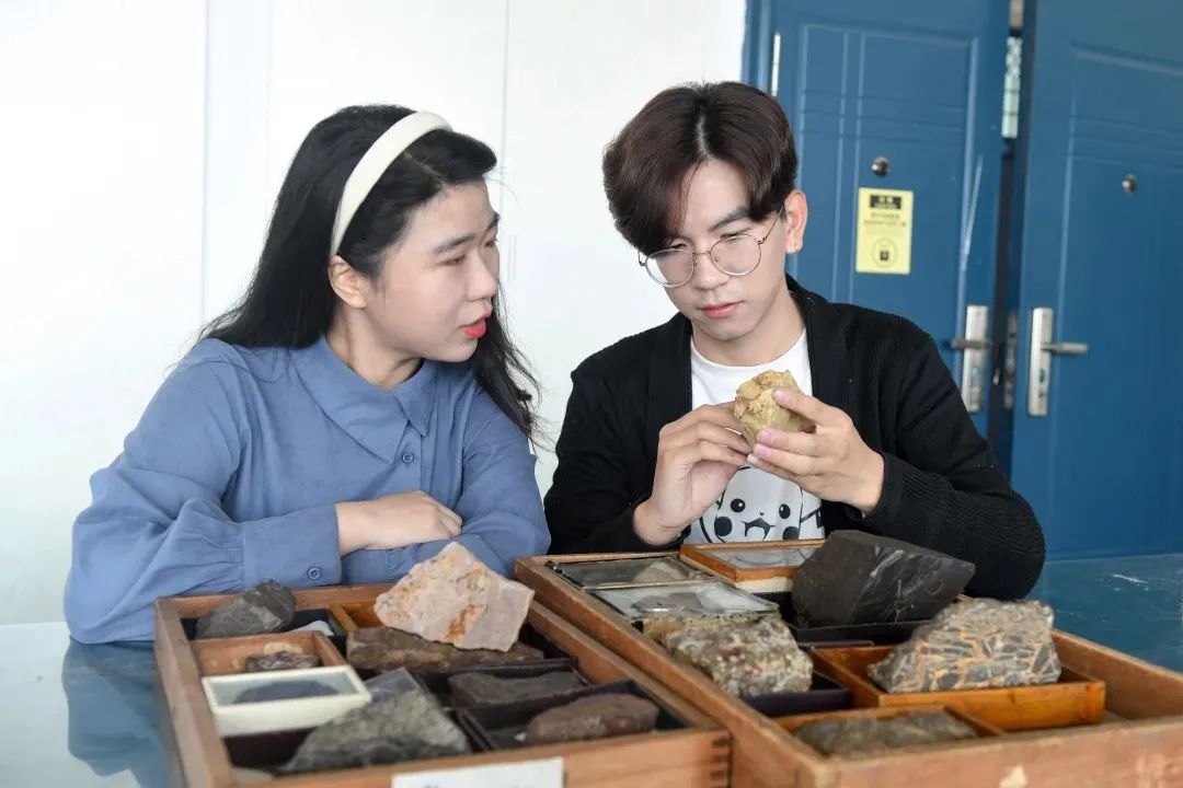 地大学子刘一龙登上央视《开讲啦》栏目,对话沈树忠院士
