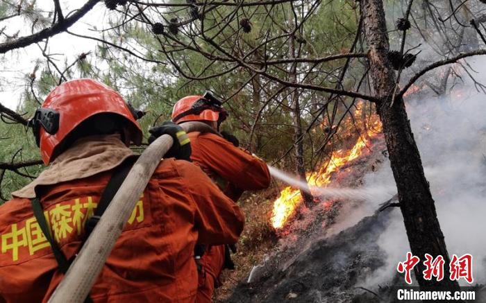 【法治热点早知道】男子在网吧被人下药,警方通过监控锁定嫌疑人,其下药目的令人不齿!休闲区蓝鸢梦想 - Www.slyday.coM 【法治热点早知道】男子在网吧被人下药,警方通过监控锁定嫌疑人,其下药目的令人不齿!休闲区蓝鸢梦想 - Www.slyday.coM