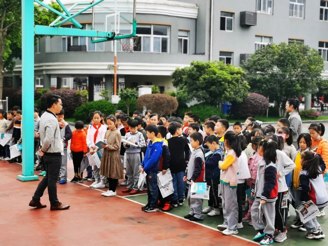 校园新闻看火箭放飞西善桥中心小学孩子惊了