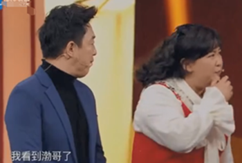 38岁贾玲无修图挺大肚腩胖到睁不开眼有黄渤两个宽