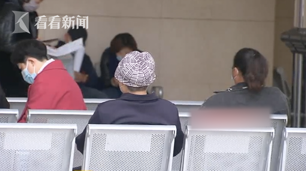 视频|喘气都疼!女子持续咳嗽2年 竟是气管里长了结石休闲区蓝鸢梦想 - Www.slyday.coM 视频|喘气都疼!女子持续咳嗽2年 竟是气管里长了结石休闲区蓝鸢梦想 - Www.slyday.coM