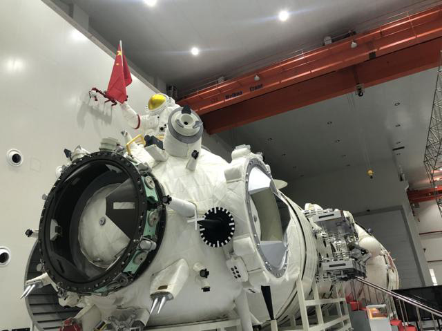 箭在弦上、直指苍穹:中国空间站天和核心舱将于今日中午 11 时许发射休闲区蓝鸢梦想 - Www.slyday.coM 箭在弦上、直指苍穹:中国空间站天和核心舱将于今日中午 11 时许发射休闲区蓝鸢梦想 - Www.slyday.coM