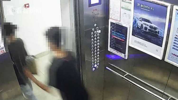 女子回家遭尾随 手机被抢走!嫌疑人:她比较时髦休闲区蓝鸢梦想 - Www.slyday.coM 女子回家遭尾随 手机被抢走!嫌疑人:她比较时髦休闲区蓝鸢梦想 - Www.slyday.coM