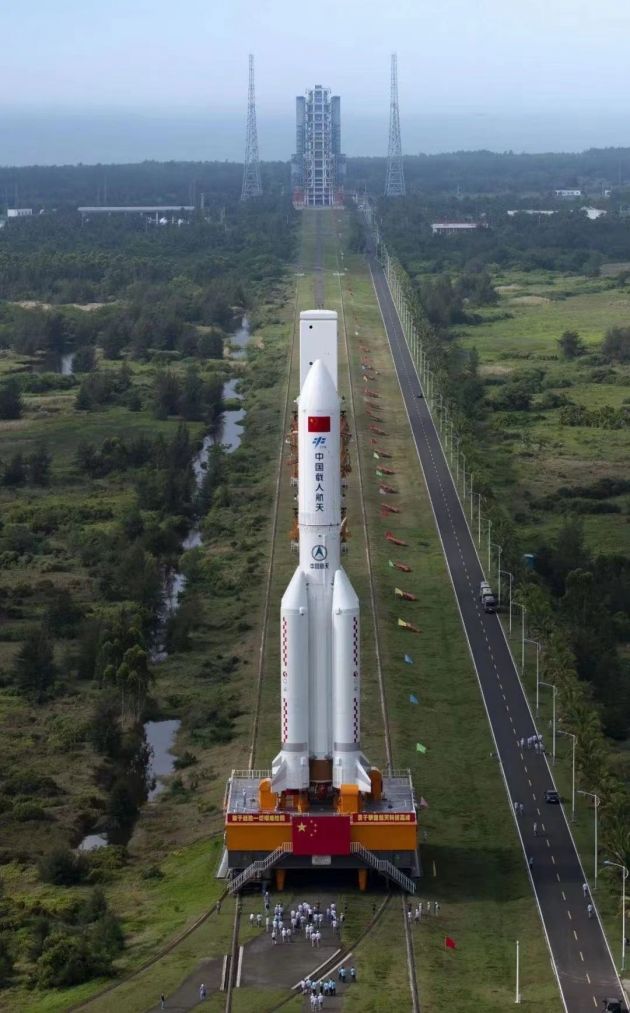 箭在弦上、直指苍穹:中国空间站天和核心舱将于今日中午 11 时许发射休闲区蓝鸢梦想 - Www.slyday.coM 箭在弦上、直指苍穹:中国空间站天和核心舱将于今日中午 11 时许发射休闲区蓝鸢梦想 - Www.slyday.coM