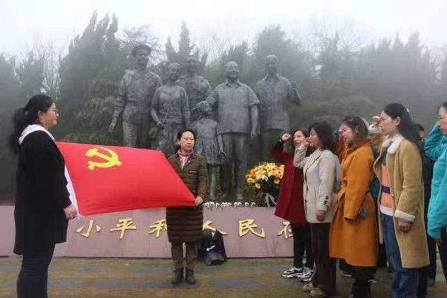 学党史赏春天 连云港苍梧小学云山校区师生走进连岛景区