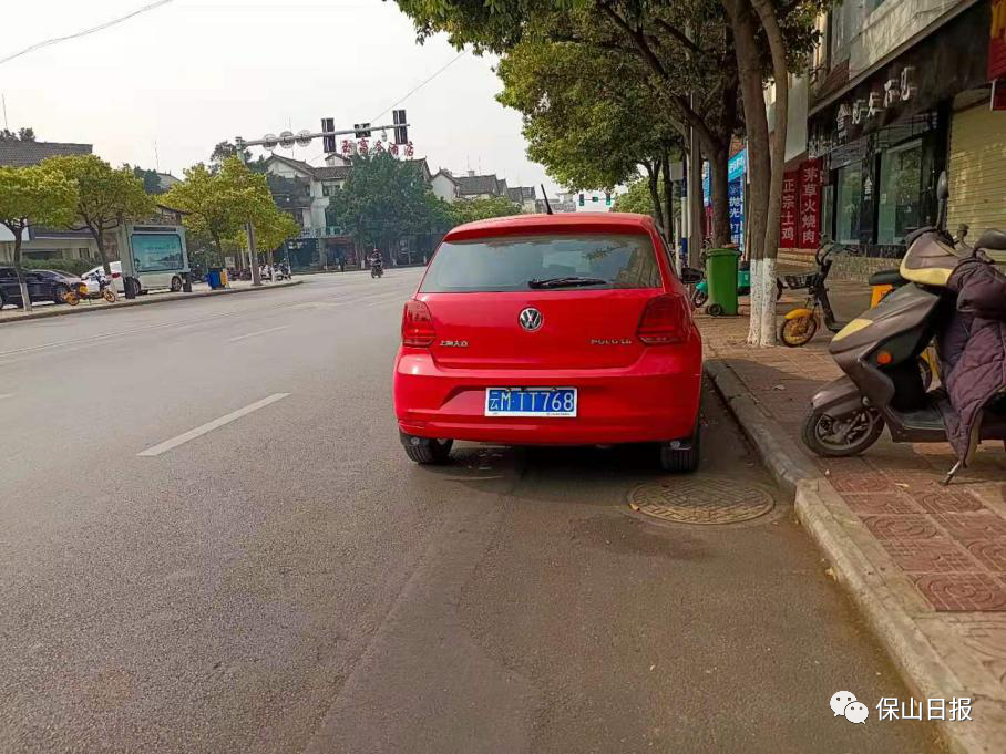 30地点:兰花社区正阳南路佳新温泉对面道路不文明行为:车牌号为云m tt