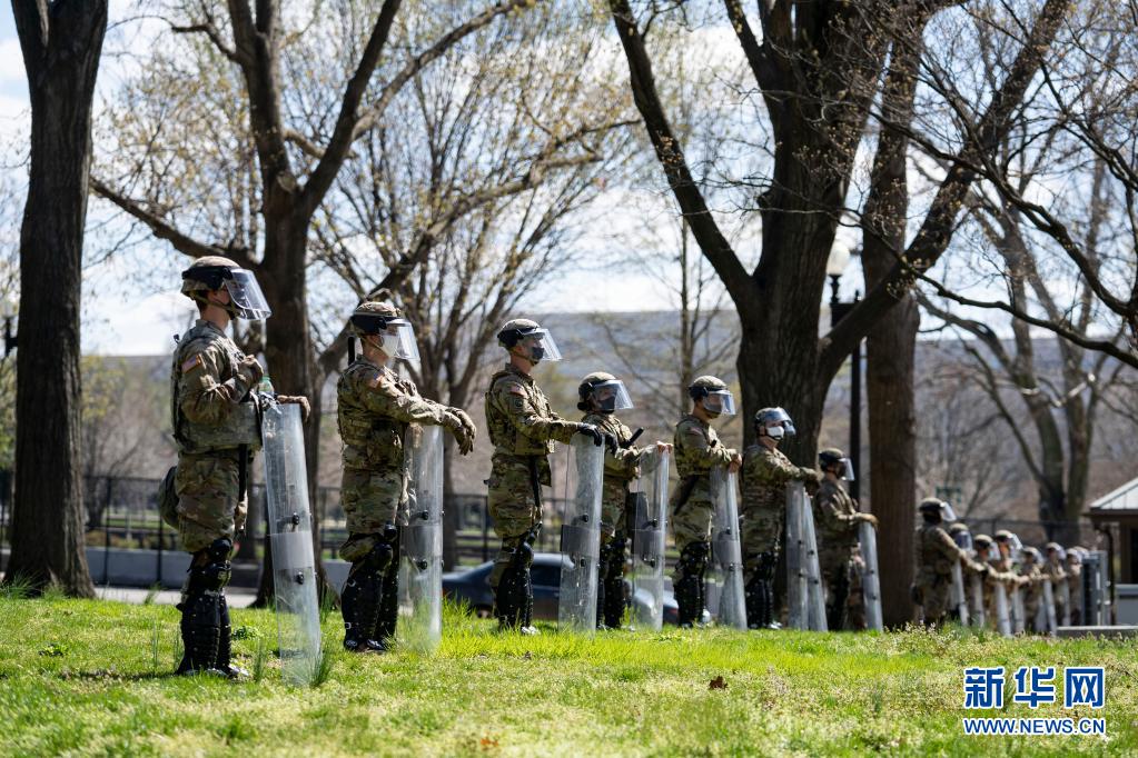 美国国会附近发生袭警事件造成两死一伤【图】休闲区蓝鸢梦想 - Www.slyday.coM 美国国会附近发生袭警事件造成两死一伤【图】休闲区蓝鸢梦想 - Www.slyday.coM