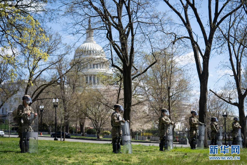 美国国会附近发生袭警事件造成两死一伤【图】休闲区蓝鸢梦想 - Www.slyday.coM 美国国会附近发生袭警事件造成两死一伤【图】休闲区蓝鸢梦想 - Www.slyday.coM