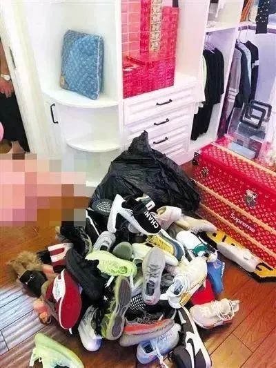 涨疯了!8倍、17倍、31倍……原价1499卖48889!国产鞋遭爆炒,有人几天赚一辆车休闲区蓝鸢梦想 - Www.slyday.coM 涨疯了!8倍、17倍、31倍……原价1499卖48889!国产鞋遭爆炒,有人几天赚一辆车休闲区蓝鸢梦想 - Www.slyday.coM