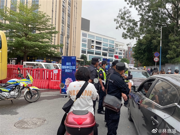 快手一哥辛巴复出封路致交通瘫痪 人民网发文批评休闲区蓝鸢梦想 - Www.slyday.coM 快手一哥辛巴复出封路致交通瘫痪 人民网发文批评休闲区蓝鸢梦想 - Www.slyday.coM