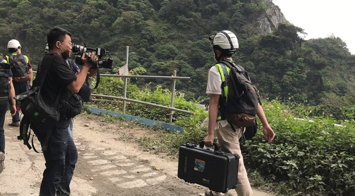 出轨列车行车影像解读出炉 工程车横挡轨道而非砸到列车