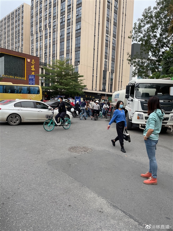 快手一哥辛巴复出封路致交通瘫痪 人民网发文批评休闲区蓝鸢梦想 - Www.slyday.coM 快手一哥辛巴复出封路致交通瘫痪 人民网发文批评休闲区蓝鸢梦想 - Www.slyday.coM