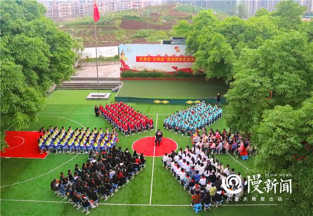 正文   在重庆市巴南区的界石镇,提起"陈老师(陈恩录)",当地居民都会