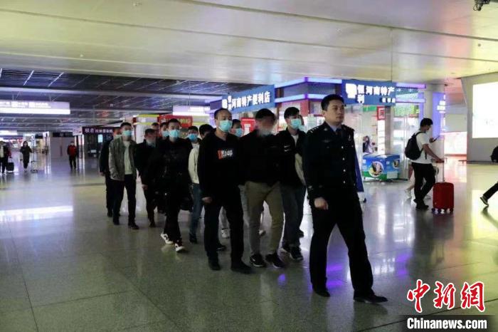 图为押解途中。晋城市公安局供图