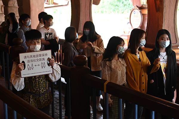 重启后的迪士尼采取多个措施保障游客安全。澎湃新闻记者朱伟辉图