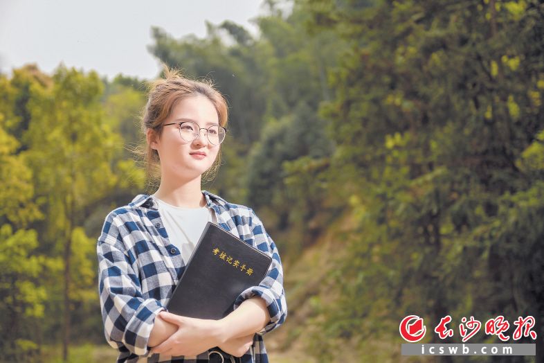 “年纪最轻学历最高,是压力更是动力”(基层面孔)