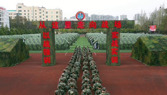 火箭军“剑锋-2021"导弹旅长竞赛考核现场。王聪/摄
