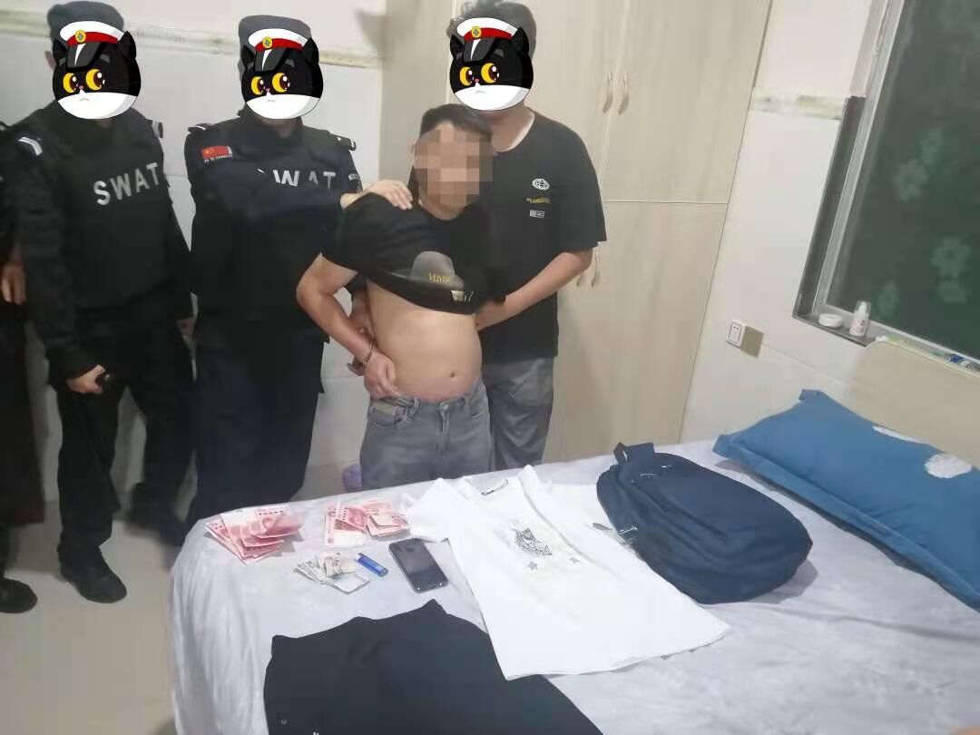 百万金饰“不翼而飞”!小偷“从天而降”入室盗窃休闲区蓝鸢梦想 - Www.slyday.coM 百万金饰“不翼而飞”!小偷“从天而降”入室盗窃休闲区蓝鸢梦想 - Www.slyday.coM