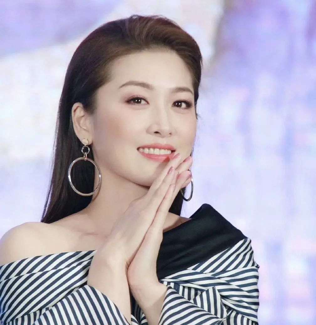 恭喜!41岁TVB前当家花旦迎来人生第一个母亲节,儿子将满一岁开始长牙休闲区蓝鸢梦想 - Www.slyday.coM 恭喜!41岁TVB前当家花旦迎来人生第一个母亲节,儿子将满一岁开始长牙休闲区蓝鸢梦想 - Www.slyday.coM