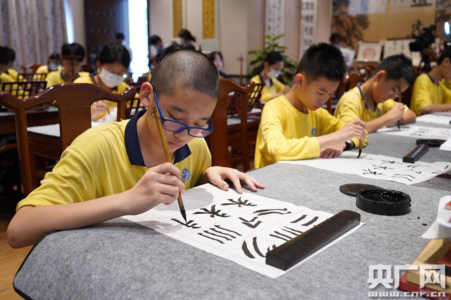 港澳学生在校内可学习更多传统文化课程（央广网记者 官文清 摄）