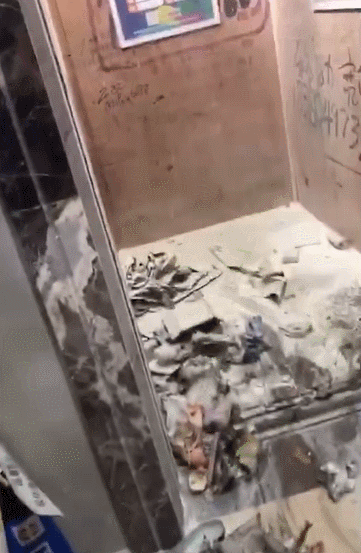 电梯里突然起火!3秒内烧伤多人,包括一名婴儿!你家小区电动车进电梯了么?休闲区蓝鸢梦想 - Www.slyday.coM 电梯里突然起火!3秒内烧伤多人,包括一名婴儿!你家小区电动车进电梯了么?休闲区蓝鸢梦想 - Www.slyday.coM