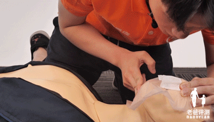 每年有5.7万人死于溺水,不慎落水时,我们该如何自救?休闲区蓝鸢梦想 - Www.slyday.coM 每年有5.7万人死于溺水,不慎落水时,我们该如何自救?休闲区蓝鸢梦想 - Www.slyday.coM