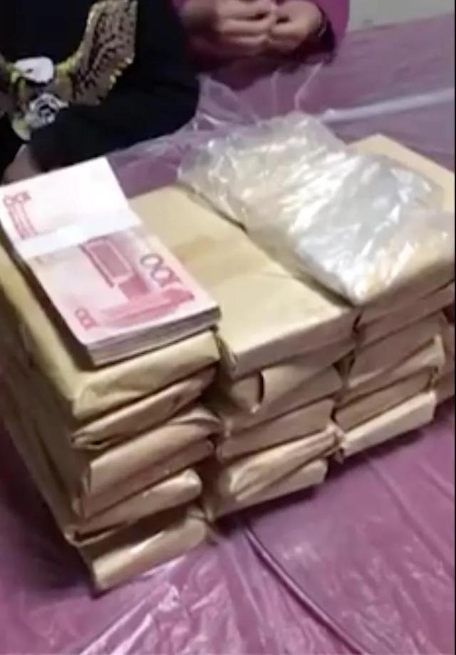 不是26万!小学生姐弟遛狗捡到51万元,交给警察休闲区蓝鸢梦想 - Www.slyday.coM 不是26万!小学生姐弟遛狗捡到51万元,交给警察休闲区蓝鸢梦想 - Www.slyday.coM