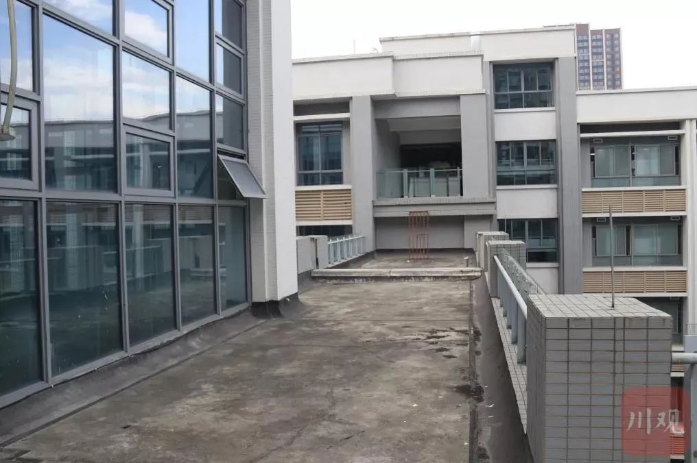 监控画面公布,还原成都49中学生坠亡事件休闲区蓝鸢梦想 - Www.slyday.coM 监控画面公布,还原成都49中学生坠亡事件休闲区蓝鸢梦想 - Www.slyday.coM