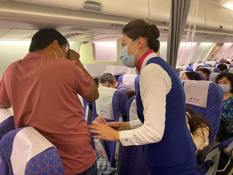 断臂男孩获救!南航为此开了个隆重的表彰会休闲区蓝鸢梦想 - Www.slyday.coM 断臂男孩获救!南航为此开了个隆重的表彰会休闲区蓝鸢梦想 - Www.slyday.coM