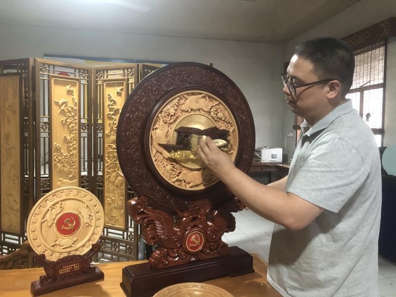 建党100周年木雕作品,建党100周年雕刻作品 "今年是建党100周年,作为一名党员,一个木雕艺人,总觉得该做些什么.