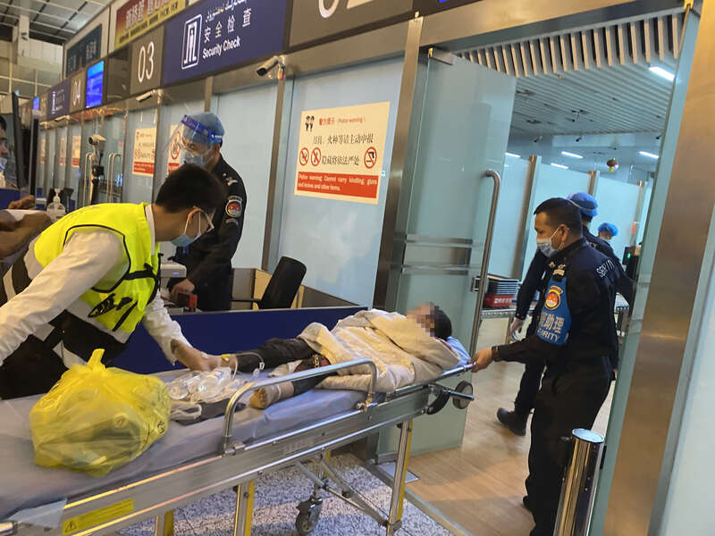 断臂男孩获救!南航为此开了个隆重的表彰会休闲区蓝鸢梦想 - Www.slyday.coM 断臂男孩获救!南航为此开了个隆重的表彰会休闲区蓝鸢梦想 - Www.slyday.coM