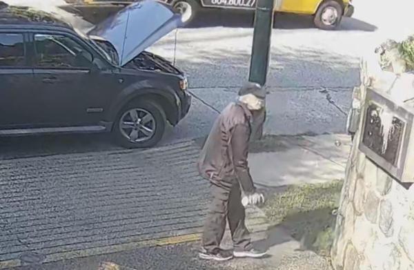 中国驻温哥华总领馆门牌和外墙遭种族主义分子恶意泼洒和喷涂休闲区蓝鸢梦想 - Www.slyday.coM 中国驻温哥华总领馆门牌和外墙遭种族主义分子恶意泼洒和喷涂休闲区蓝鸢梦想 - Www.slyday.coM