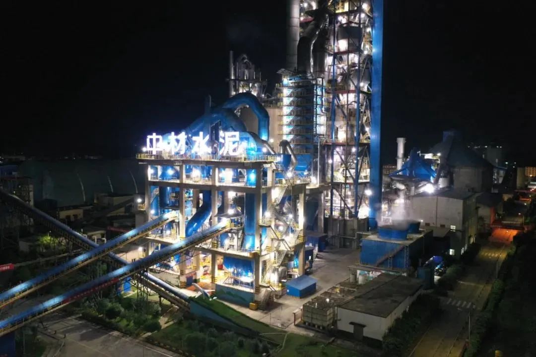 看水泥厂有这样靓丽的夜景