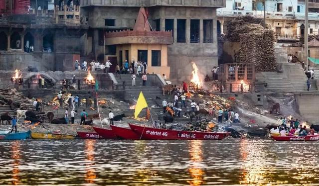 水面浮尸还不够!印度恒河岸边再出现五百多具尸体,死因仍然是谜休闲区蓝鸢梦想 - Www.slyday.coM 水面浮尸还不够!印度恒河岸边再出现五百多具尸体,死因仍然是谜休闲区蓝鸢梦想 - Www.slyday.coM