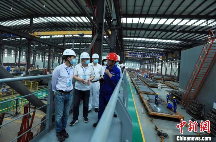 海外华文媒体代表走进中国五冶(成都)建筑科技产业园。　王磊 摄